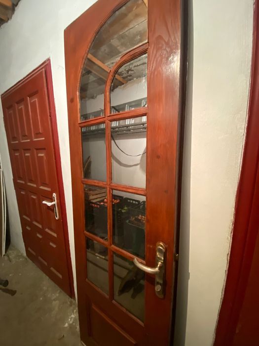 Двері бу деревʼяні