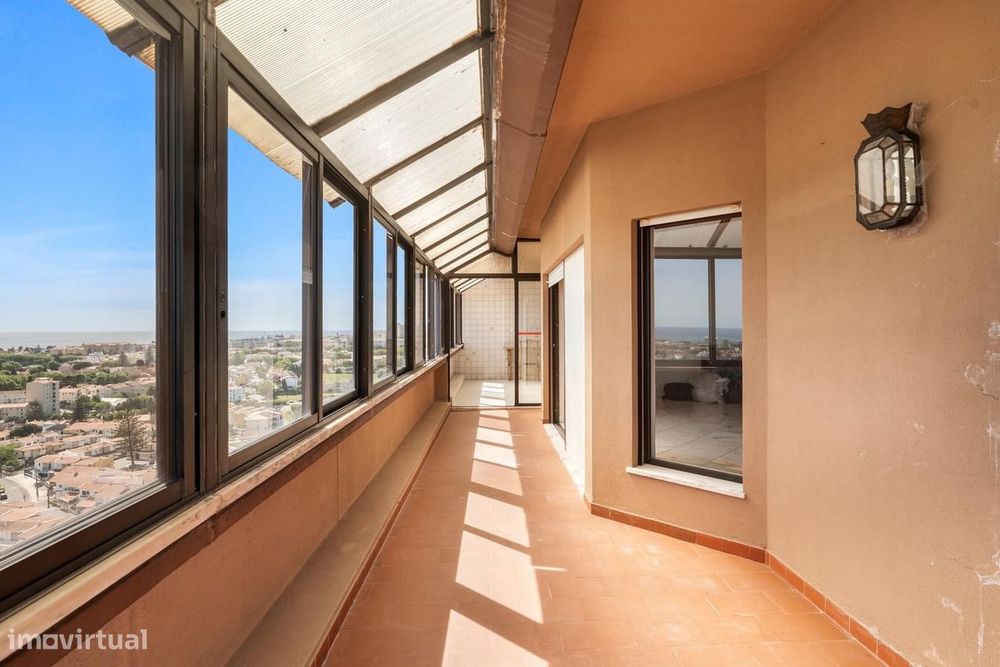 Apartamento T5 com estacionamento, Quinta das Palmeiras, Oeiras