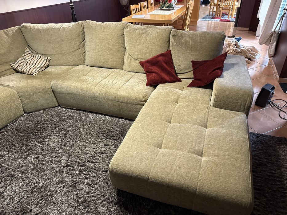 Sofá de sala grande com chaise longue e 4 bancos