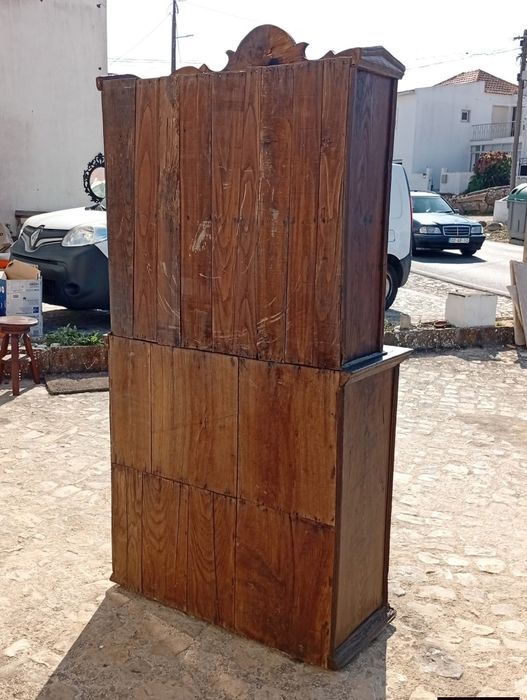 Móvel rústico em madeira