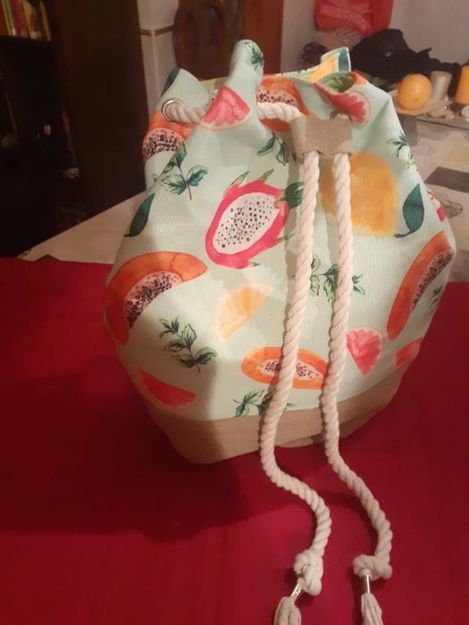 Mochila de senhora nova