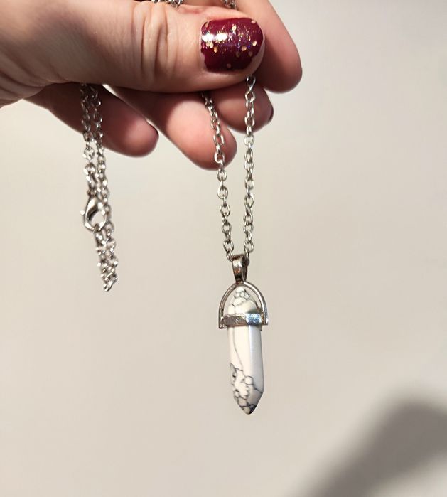 Naszyjnik z kamieniem naturalnym howlit