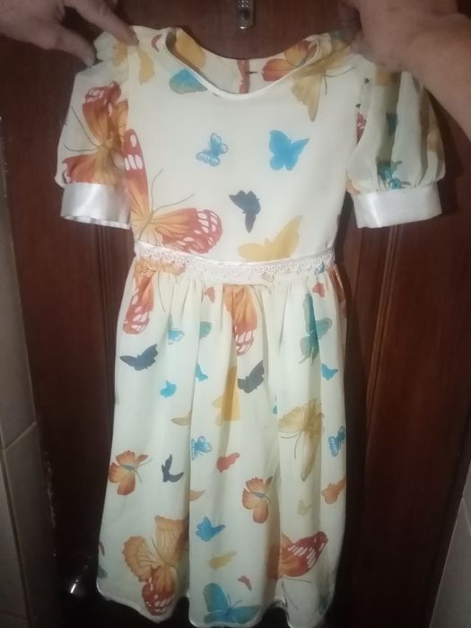 літнє платтячко, дуже гарне, на маленьку красуню 128-140