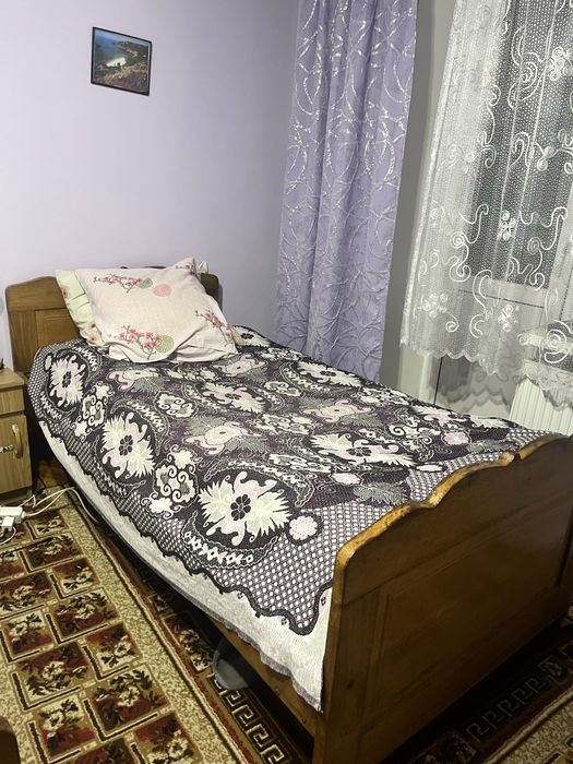 Два дубових ліжка