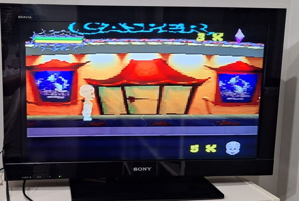 Sony PS1 com película exclusiva.