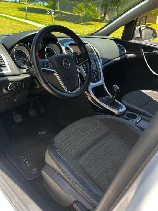 Opel Astra 1.6 CDTI   120 000 Klms