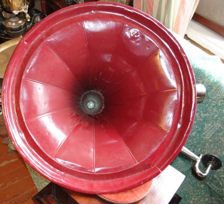 Граммофон з трубою антикварний в інтерєр дизайн проигрыватель грамофон