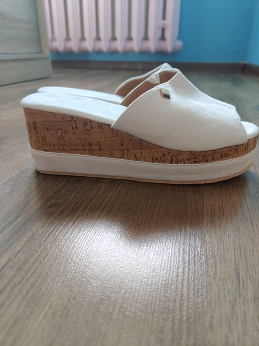 Nowe koturny białe