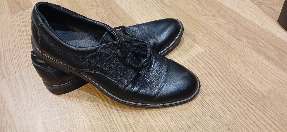 Чоловічі туфлі 39 розміру