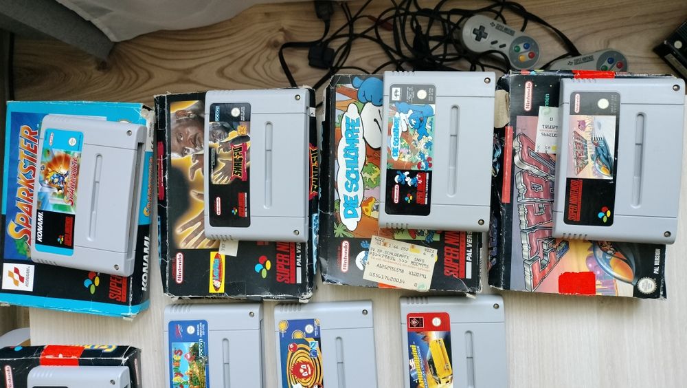 Nintendo SNES + kolekcja 15 gier w tym SPARKSTER