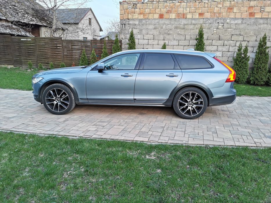 Volvo v90 cross country