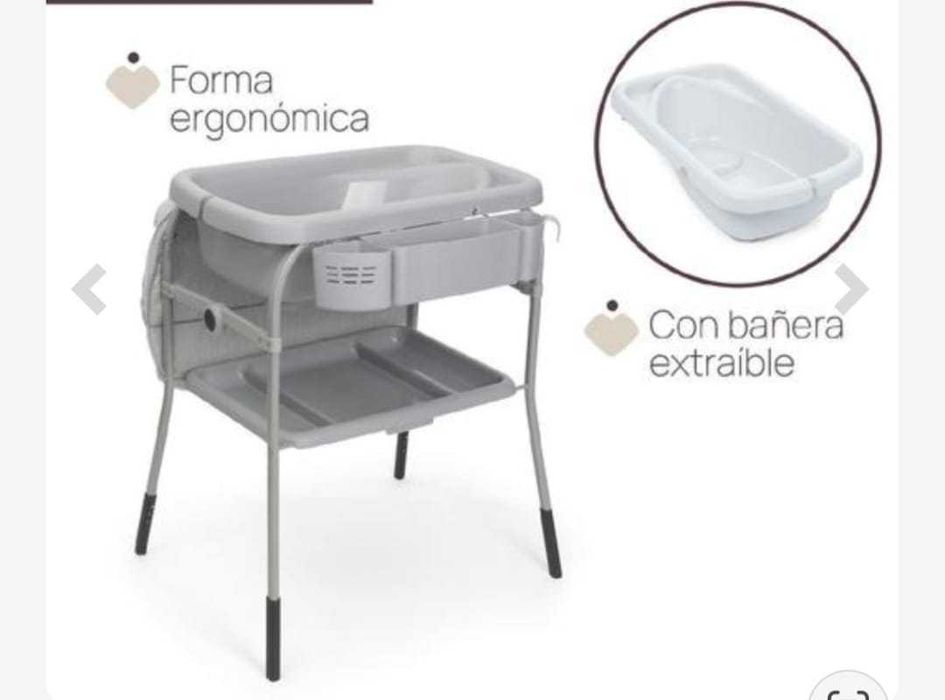 Muda fraldas com banheira da Chico (ótimo estado)