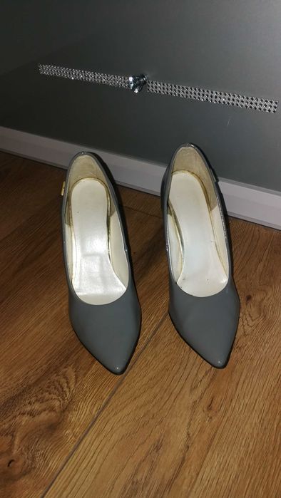 Szpilki szare rozm. 38