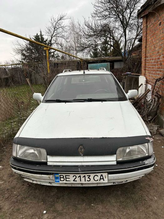 Автомобіль Рено 21