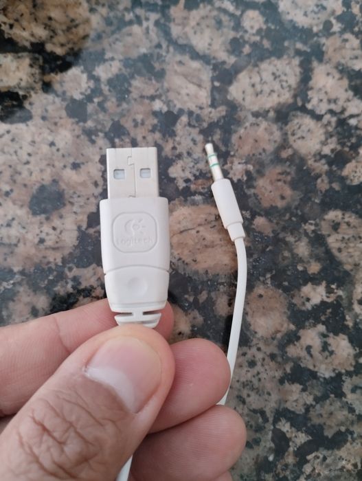 Colunas Logitech como novas