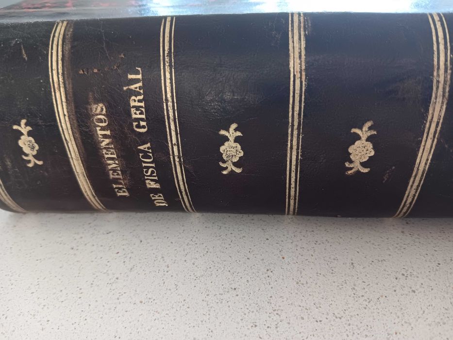 Vende-se livro antigo "Elementos de Física Geral"