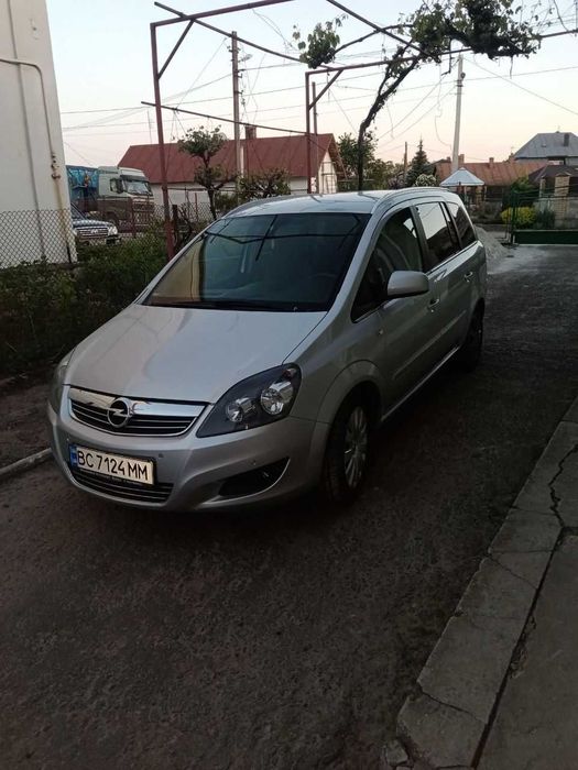 Продам опель зафіра в 2011 р 1,6 2011р