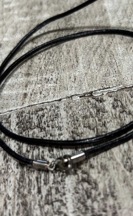 Продам кожаный шнурок на шею 50 см