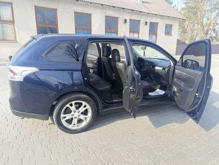 Продаю Mitsubishi Outlander Se 2013