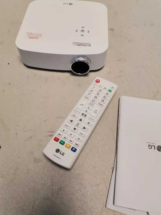 Мобильный проэктор Full HD LG  PF50KS