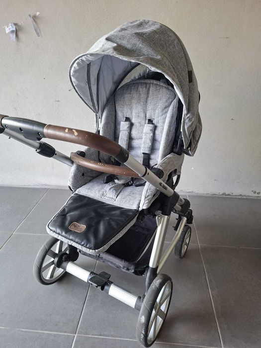 Carrinho de bebé usado
