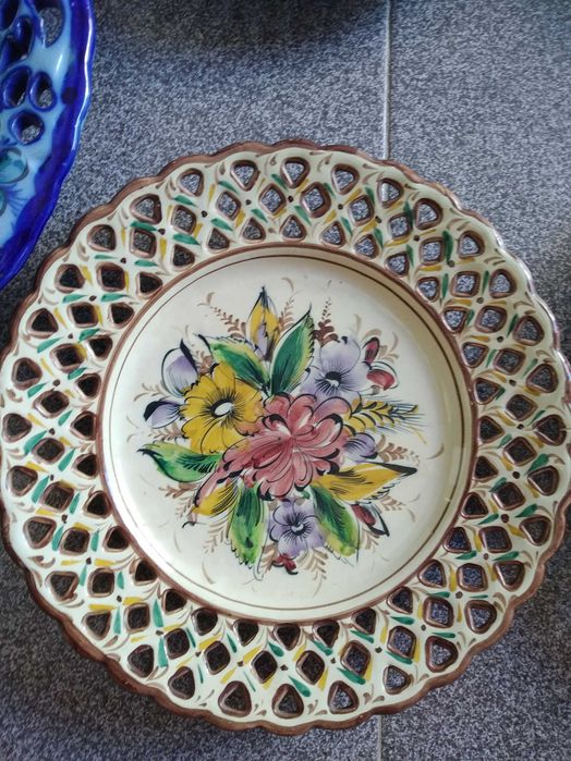 Pratos de decoração loiça de Alcobaça vende-se em separado