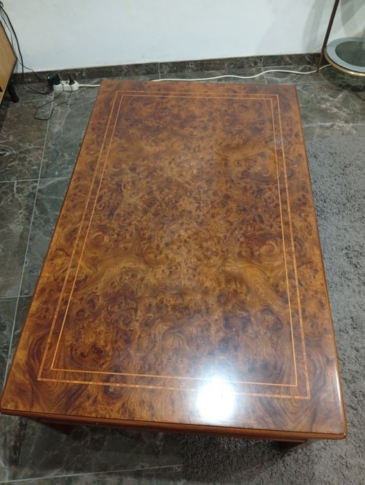 Mesa de sala em madeira