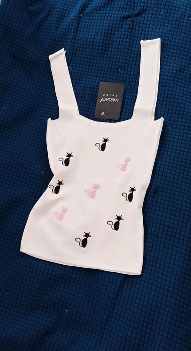 Новий топ з вишивкою