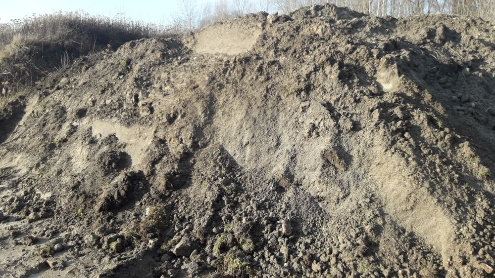 Piasek kopany czysty ziemia ogrodowa