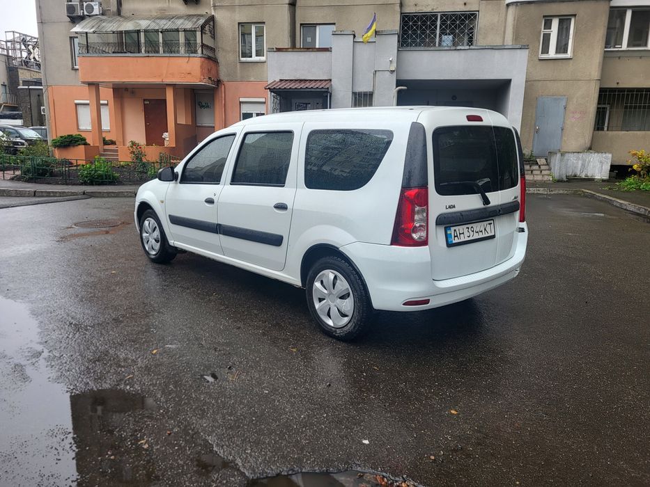 Lada Largus 2014 газ-бензин 1.6