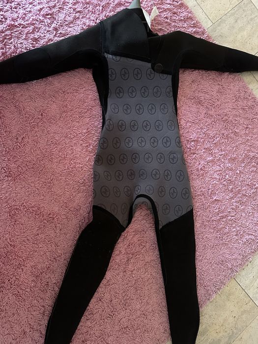 fato surf usado 4/3 mm mulher XS