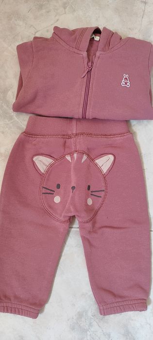 Dois fatos de treino para bebé, como novos.