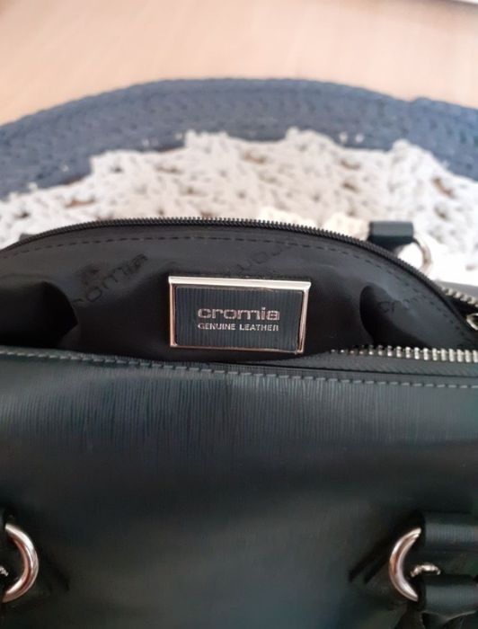 Torebka, kuferek, skóra, do ręki, granatowa, Cromia, włoska