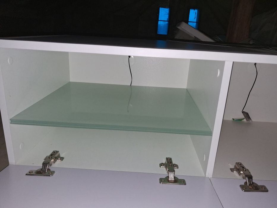 Stolik rtv biały led