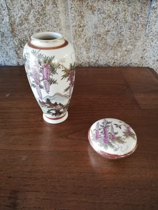 Jarras antigas com guarda jóias