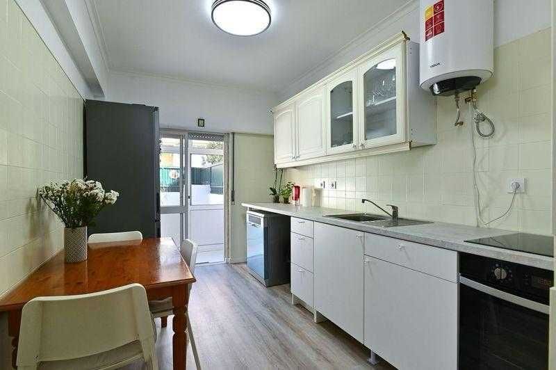 T2 com Jardim Privado Entrada Separada Renovado Excelente Localização