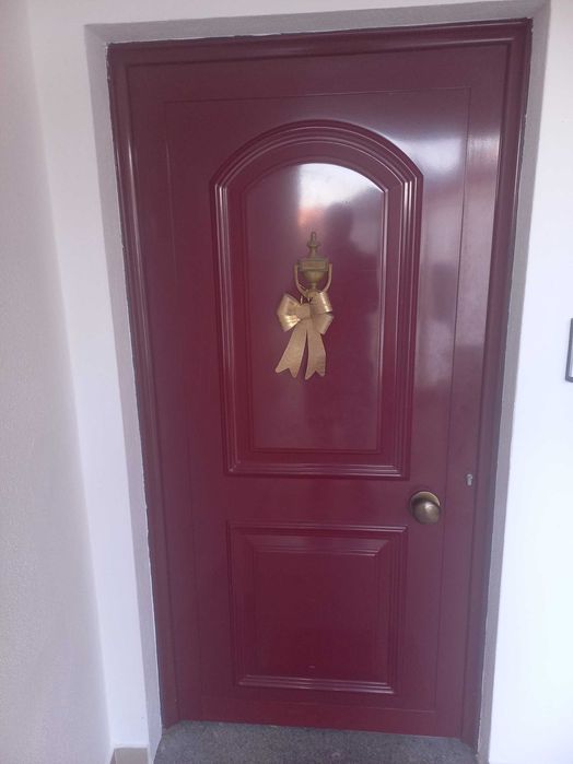 Porta em alumínio em bom estado