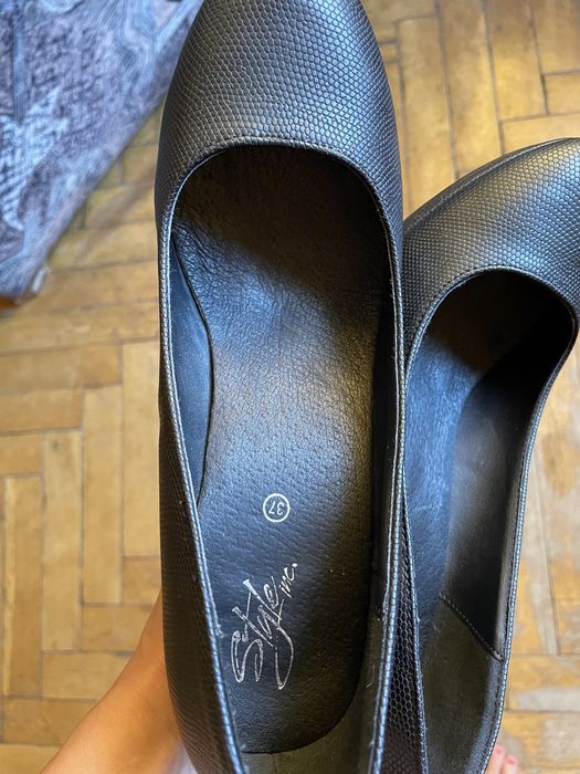 Buty szpilki na koturnie 37