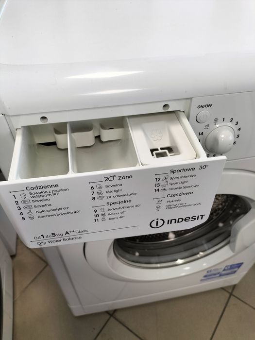 Pralka slim Indesit, 5kg, 1200obr,