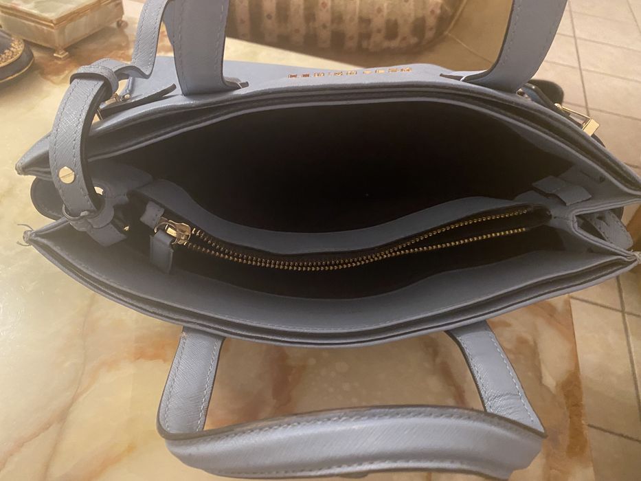 Torebka skórzana Kurt Geiger saffiano błękitna