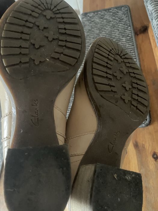 Botki beżowe 40 skóra naturalna Clarks