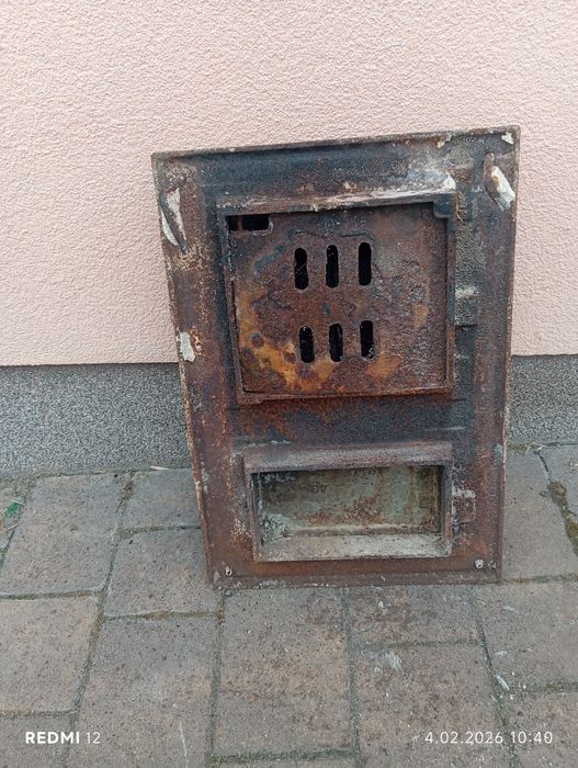 Żeliwne drzwiczki do pieca