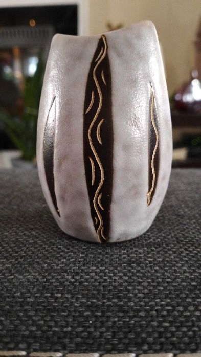 Wazonik ceramiczny autorstwa Marzi&Remy lata 60