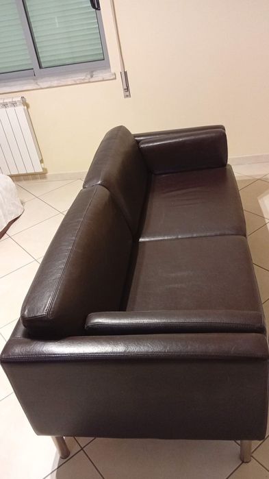 Sofá em Polipele castanho escuro
