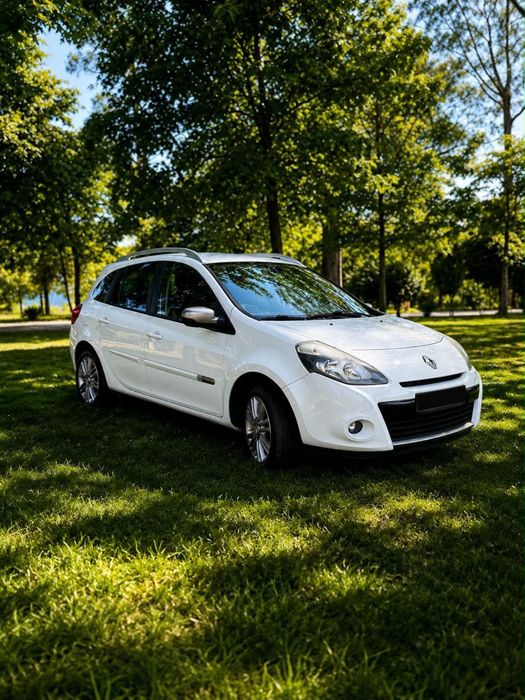 Renaul Clios sport tourer