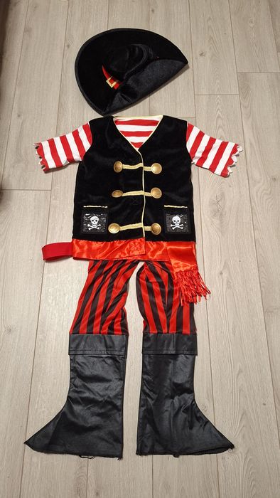 Костюми рицаря, піратів,дракули, скилет, ельф