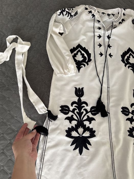 Вишивана сукня розмір М