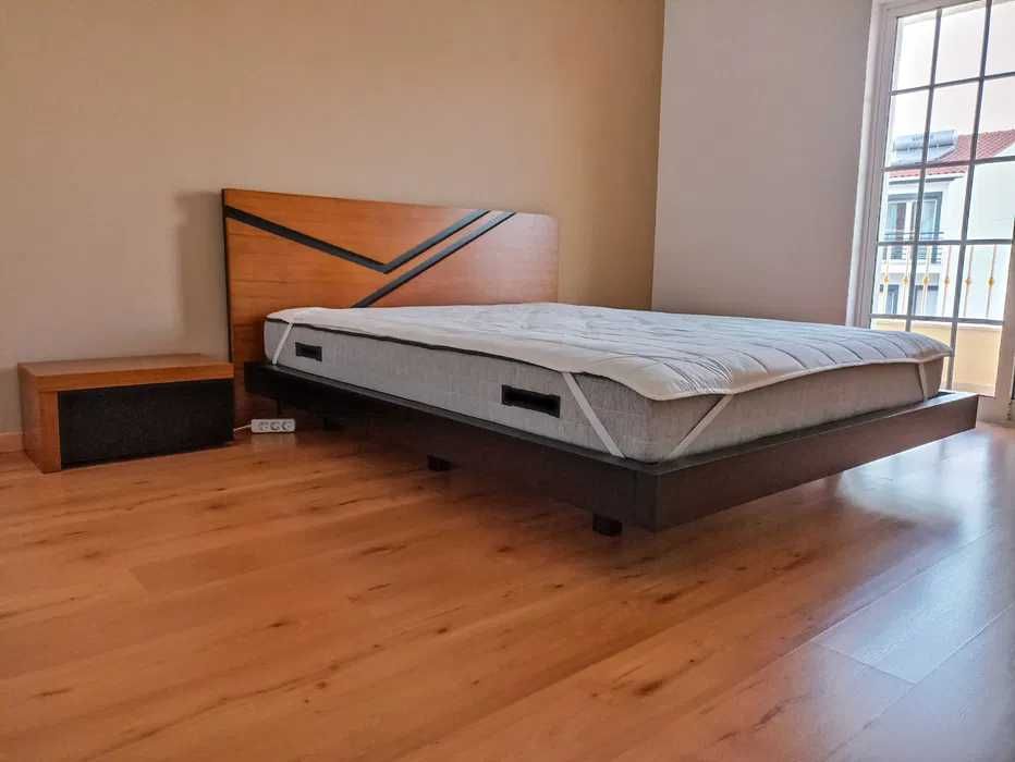 Cama de casal + Estrado 200x160cm [Mobília Octosólido - Como novo]