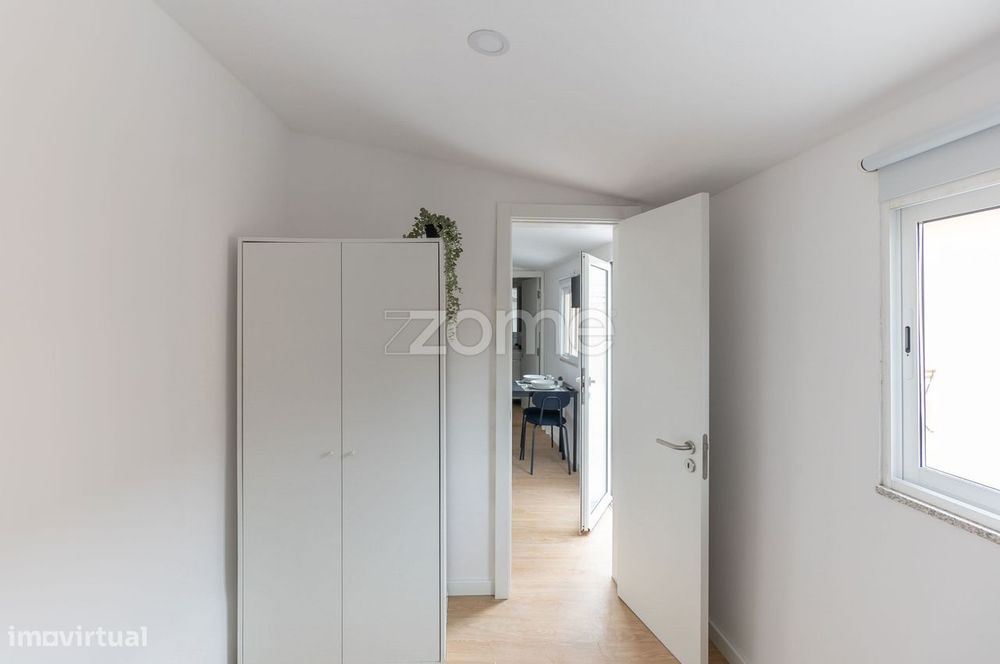 Conjunto de 3 casas independentes em Canelas