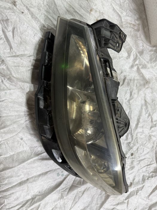 Lampa Reno Laguna  lewa